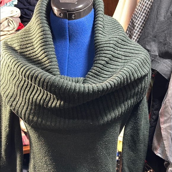 H&M Women's Green Sweater - Picture 2 of 7